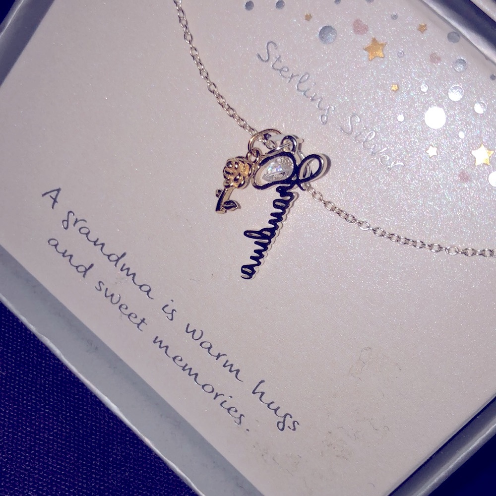 Grandma is warm hugs and sweet memories” NIB; 💵 4/$20 with any bundle purchase
